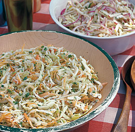 Традиционный коул слоу (coleslow) - салат из шинкованной капусты