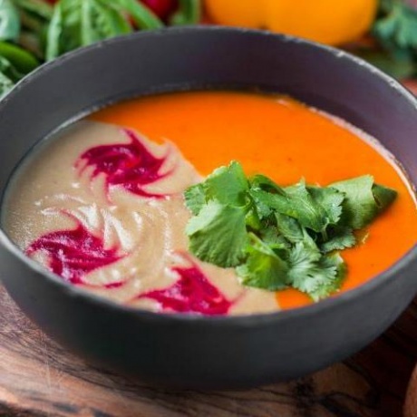 Вам – вегетарианцы: суп с чесноком из баклажанов
